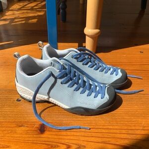 Scarpa Blue and Gray Sneakers